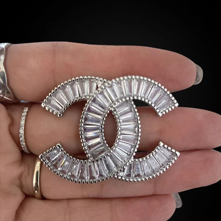 ساعات شبيه الالماس هاي كوالتي مرصعة بالزيركون