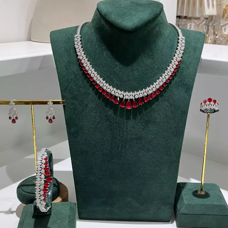 طقم سهرة مرصع بالزيركون السويسري