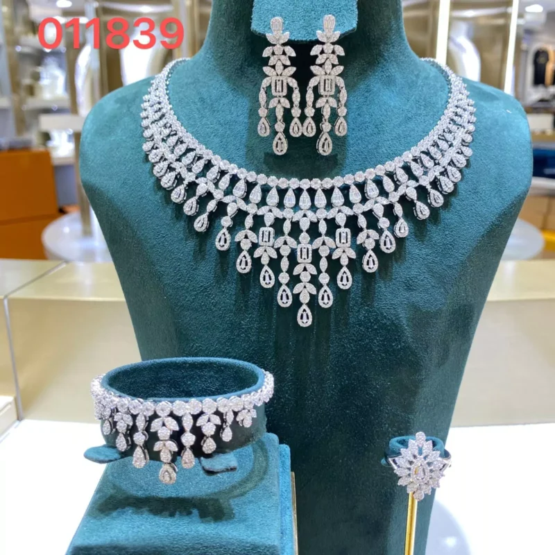 أناقة سيدات السعودية اكسسوارات