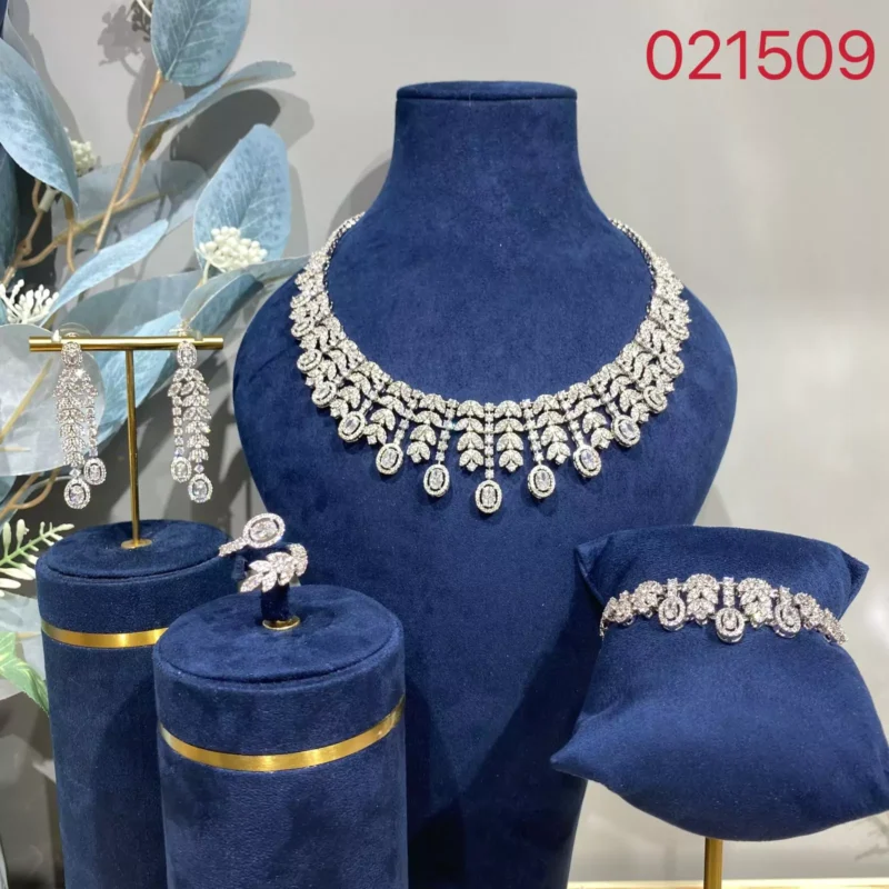 أناقة سيدات السعودية اكسسوارات