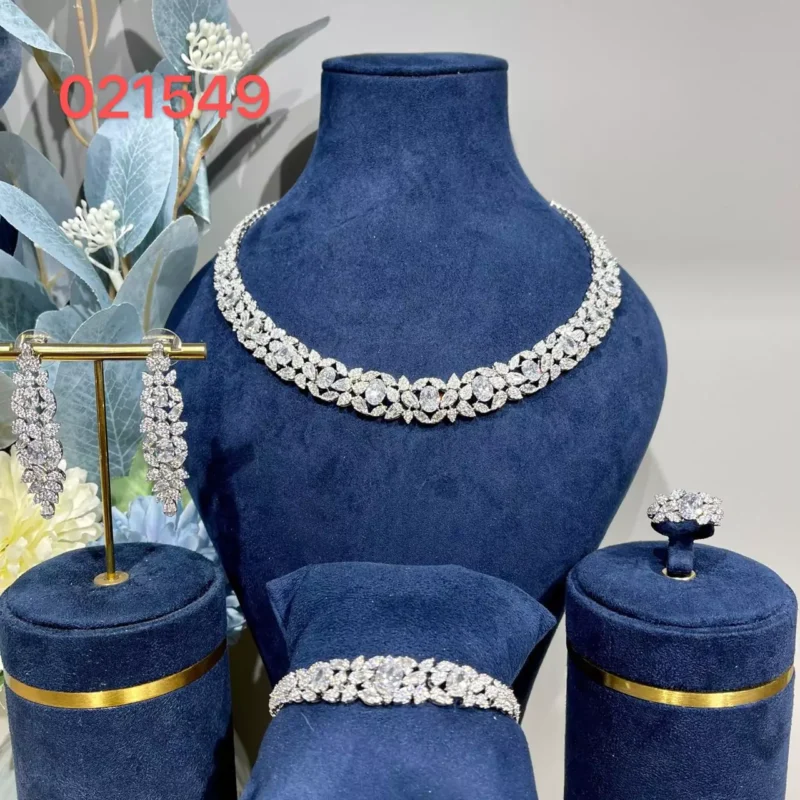 أناقة سيدات السعودية اكسسوارات