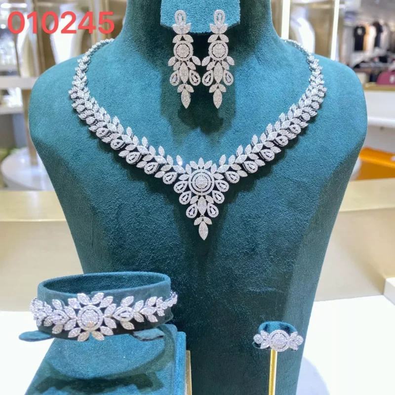 أناقة سيدات السعودية اكسسوارات