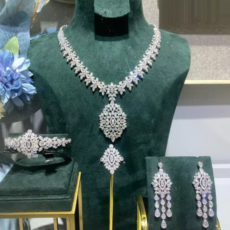 أناقة سيدات السعودية اكسسوارات