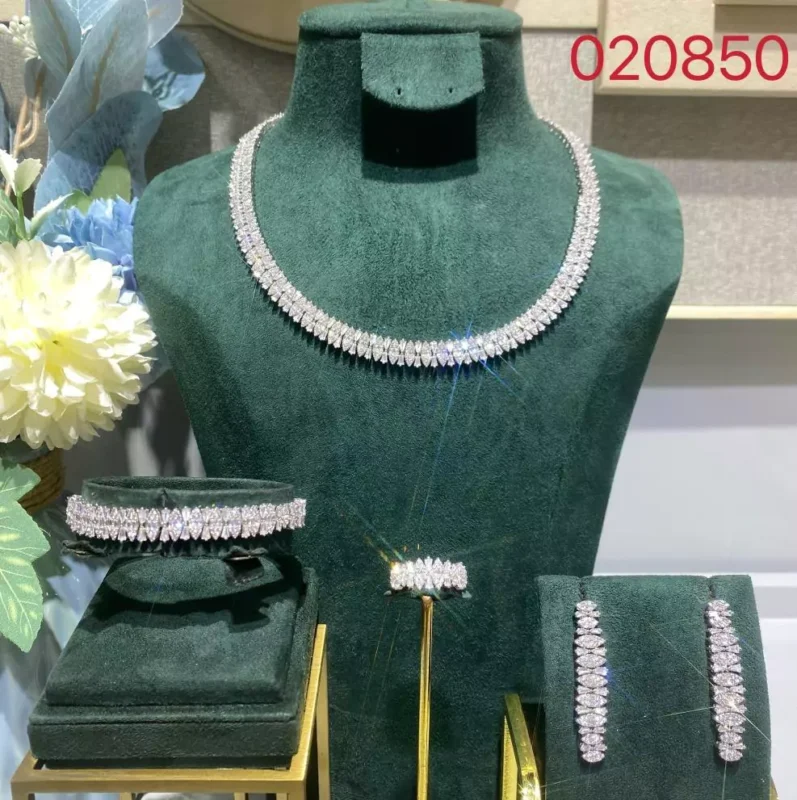 أناقة سيدات السعودية اكسسوارات