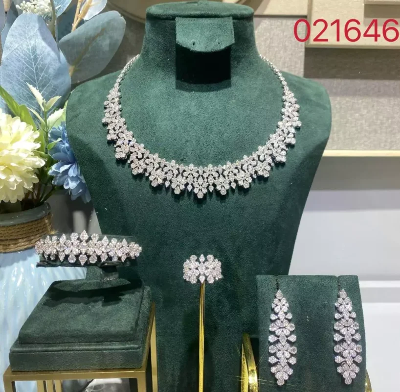 أناقة سيدات السعودية اكسسوارات