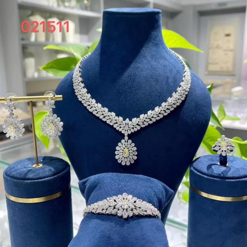 أناقة سيدات السعودية اكسسوارات