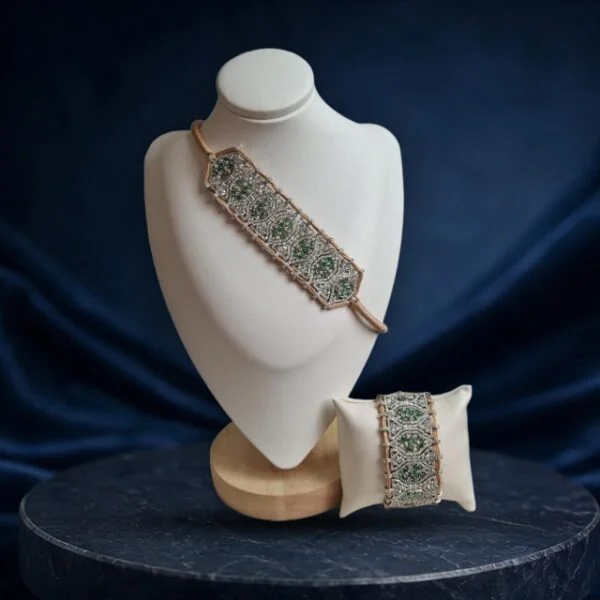 اسوارة مرصعة بالايمليت والزيركون السويسري